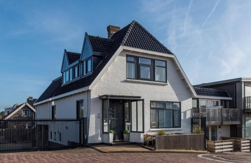 Bergen aan Zee Apartment | Nice studio with small terrace and parking lot. Only 200 meters from the sandy beach
