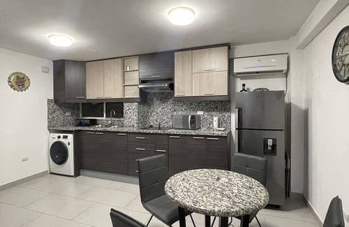 Guayaquil Apartment | Nice suite one block from Malecon 2000 and Panama Street