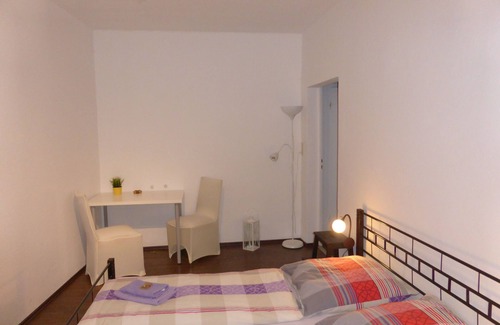 Jena-West Apartment | Nice sunny apartment for 4, near center free WiFi, parking