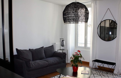 Saint-Michel Apartment | Nice T2 in the heart of Bordeaux with Parking.