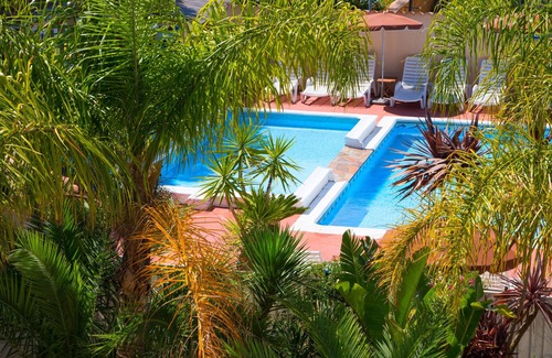Les Bormettes Apartment | Nice T3 (2 bedrooms) 6 pers. 250m from the SEA with HEATED SWIMMING POOL & TENNIS (3)