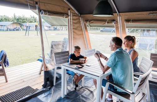 Opende House | Nice tent lodge on a campsite