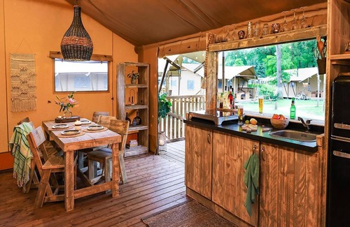 Mol House | Nice tent lodge with bathroom, near a lake
