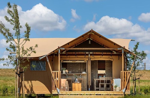 Mol House | Nice tent lodge with bathroom, near a lake