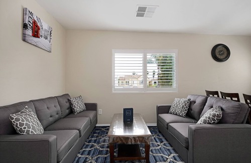 Mid-Wilshire Apartment | Nice Trendy Apartment in proximity to hotspots