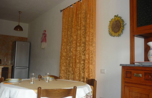 Pula Apartment | Nice two-room apartment with large garden with green lawn and vegetation
