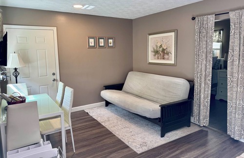 Palm City Apartment | Nicely decorated 1 Bedroom 1 Bathroom Efficiency
