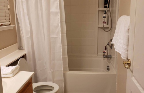 Turlock Apartment | Nicely setup studio with FAST Internet