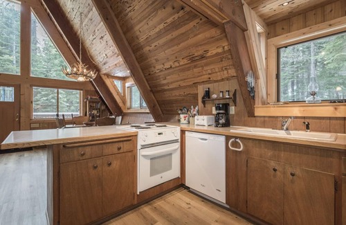McKinney Estates Cabin | Nicely updated Chambers cabin w/pool, beach and tennis!