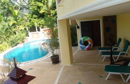 Ban Sakhu Villa | Niche villa on a mountainside with infinity pool