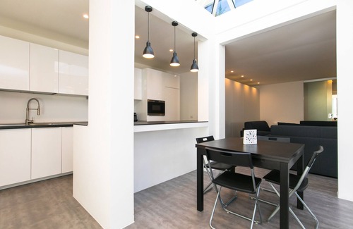 EUR House | Niclas Luxury Apartments OpenSpace-Luxurious Studio in Villa at Eur