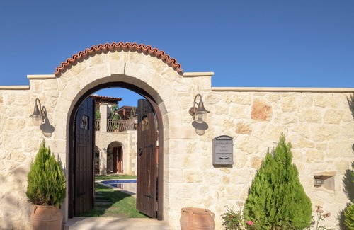 Embrosneros Villa | Nicole Villa, an Enchanted Gem