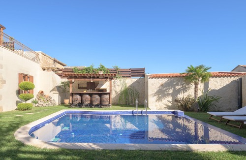 Embrosneros Villa | Nicole Villa, an Enchanted Gem