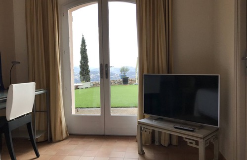 Cabris Apartment | Nid D'aigle - Chambre Avec vue à 180° sur la mer le Tanneron et de L'estérel