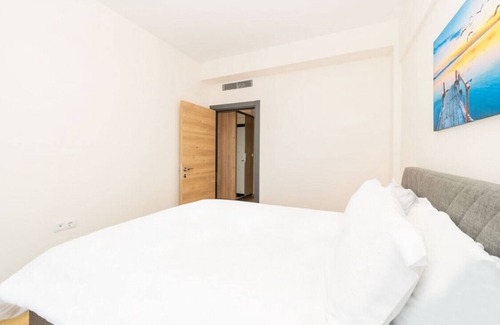 Kepez Apartment | Nifty Flat with Shared Pool in Kepez
