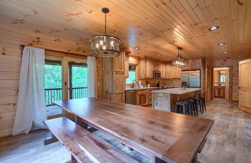 Logan Cabin | Night Song Lodge | Brand New Luxury Lodge