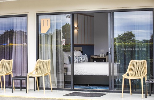 Queens Beach Hotel | Nightcap at Queens Beach Hotel