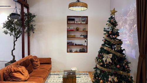 Hang Bai Apartment | Nih Homestay Classic Room 2Bed with balcony Near Hoan Kiem Lake