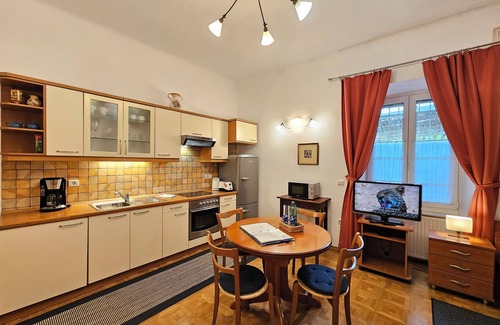 Ljubljana City Centre Apartment | Nika2 Tour As/Spacious Studio in Old Town with parking, free WiFi and AC