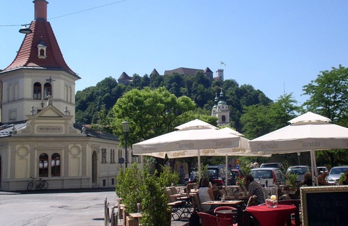 Ljubljana City Centre Apartment | Nika2 Tour As/Spacious Studio in Old Town with parking, free WiFi and AC