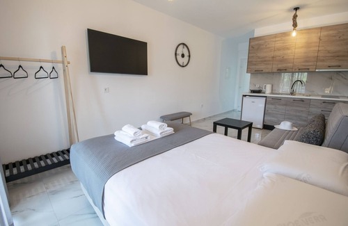 Nikita Hotel | Nikiti Central Suites 2 by Travel Pro Services