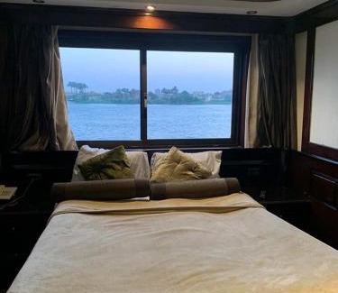 Cairo Hotel | nile cruise king boat
