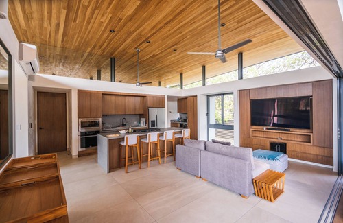 Playa Langosta Villa | NIMBU WEST VILLA - Modern Design Oasis, Pools, Short Walk to Langosta Beachn