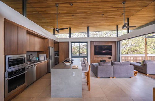 Playa Langosta Villa | NIMBU WEST VILLA - Modern Design Oasis, Pools, Short Walk to Langosta Beachn