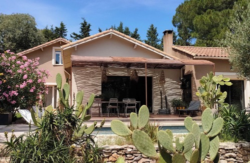Les 3 Ponts House | Nimes in the heart of the scrubland, large mazet renovated with private pool.