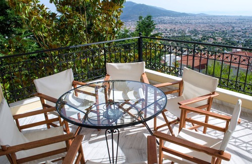 Penteli Villa | NINA APARTMENT PENTEL! History in a name!