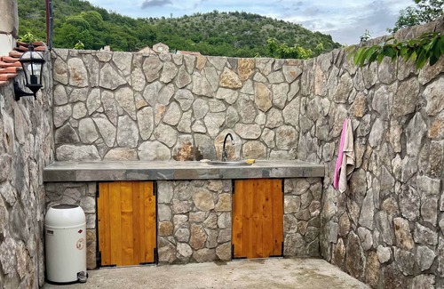Karuc Apartment | Nina House Charming Prevlaka Apartment with Nature Views