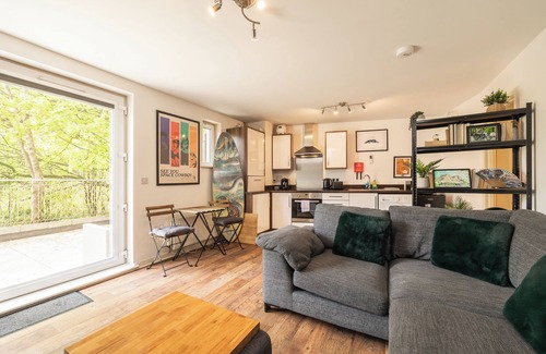 Edinburgh Apartment | nInviting 1-Bed Flat with Patio near Lochend Park