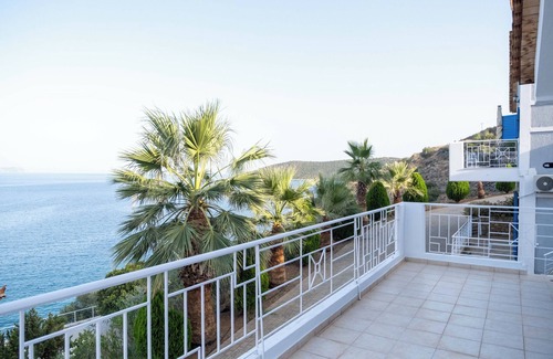 Galaxidi Villa | Nisaia is a villa with a small garden with barbeque next to the sea.