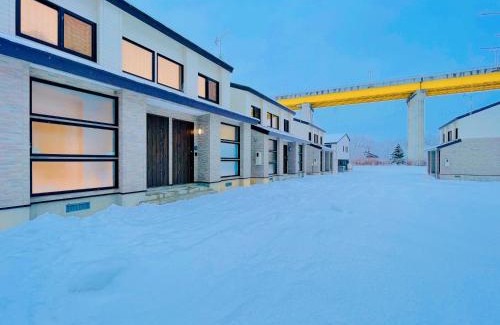 Niseko Apartment | Niseko VILLA KIRAKU TSURU 車利用にオススメ 各スキー場迄車で約15分