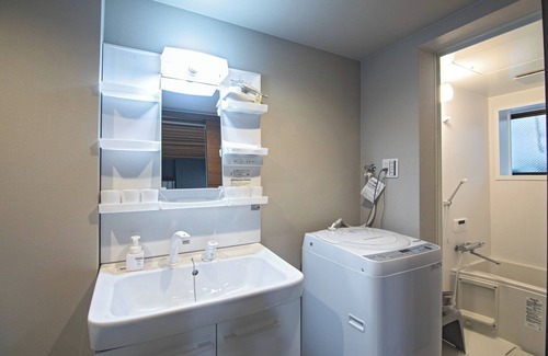 Shin-Osaka House | Nishinaka House | 12 minutes to Umeda | Accommodates up to 13 people | Both Japanesestyle and Weste - Nishinaka HOUSE/Osaka Ōsaka