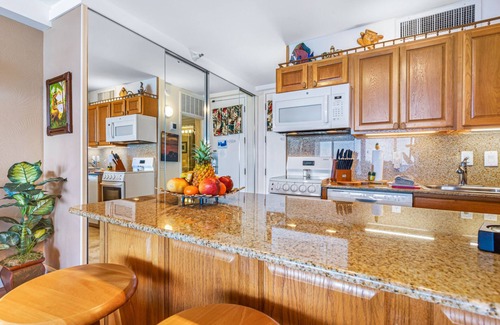 Honokowai Condo | nKaanapali, Ocean Front Condo, Free parking and NO Resort Fee’s, Cabana Access.