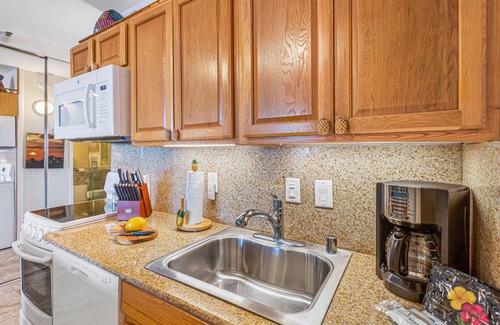 Honokowai Condo | nKaanapali, Ocean Front Condo, Free parking and NO Resort Fee’s, Cabana Access.