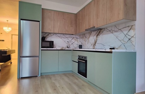 Durres Apartment | nLuxury Penthouse w/Jacuzzi, Sea View, Billiards – Eagle’s Nest Vollga