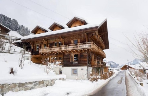 Champery Apartment | nMagnificent penthouse for rent 190m² with 9 beds, tree-lined terrace of 25M2