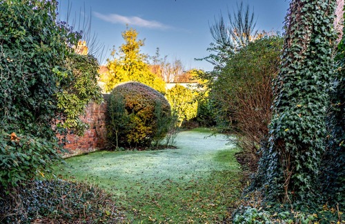 Knutsford Apartment | No. 1 The Manse - 2 bedroom apartment overlooking Knutsford's Heath