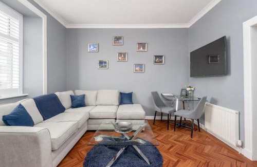 Dunfermline Apartment | No 10 - by StayDunfermline