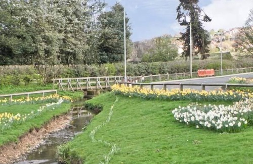 Scarborough Cottage | NO. 2 LOW HALL COTTAGES, pet friendly, with a garden in Scalby