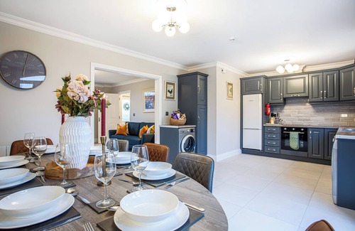 Killarney House | No 31 Killarney Holiday Village for 8! Ideal Location!