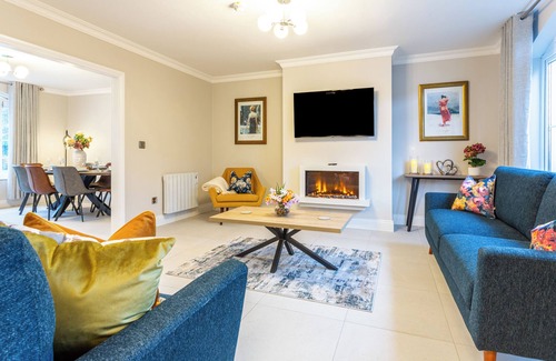 Killarney House | No 31 Killarney Holiday Village for 8! Ideal Location!