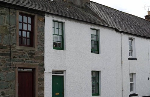 Gatehouse-of-Fleet Cottage | No 4 Fleet Street - a house that sleeps 3 guests in 2 bedrooms