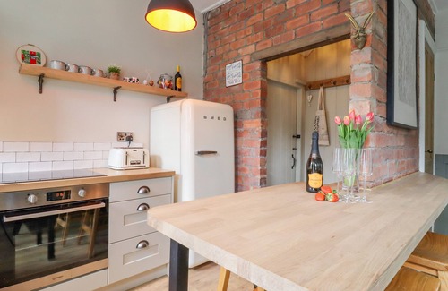 Haworth House | NO 47, HAWORTH, family friendly, with a garden in Haworth