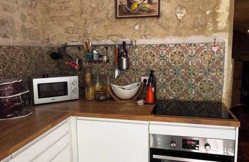 Arles City Centre Apartment | No. 5 - Historic apartment in the heart of the old centre with private garden
