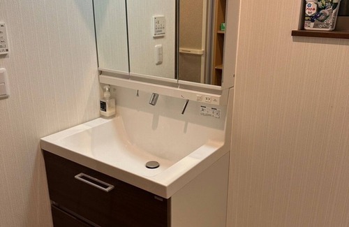 Shikitsuhigashi House | No.7 Osaka Ebisuhonmachi is located in the center of Osaka City, less than 1 km from Kamomecho Park and a 10-minute walk from Tsutenkaku Tower.