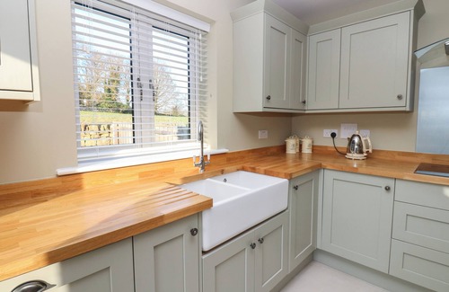 West Witton House | NO.8 CAIRN COTTAGE, pet friendly, with a garden in West Witton
