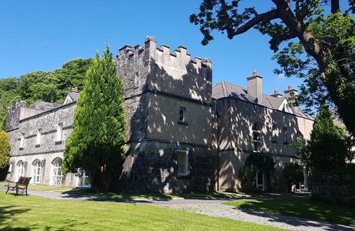 Ballynahinch Cottage | No 8 Old Manor Ballynahinch - sleeps 4 guests in 2 bedrooms